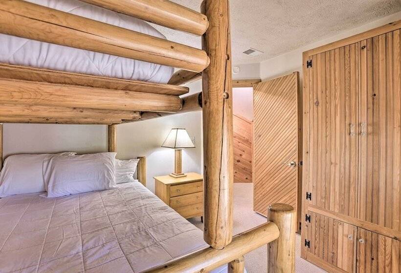 Lakefront Manitou Cottage < 1 Mi To Downtown!