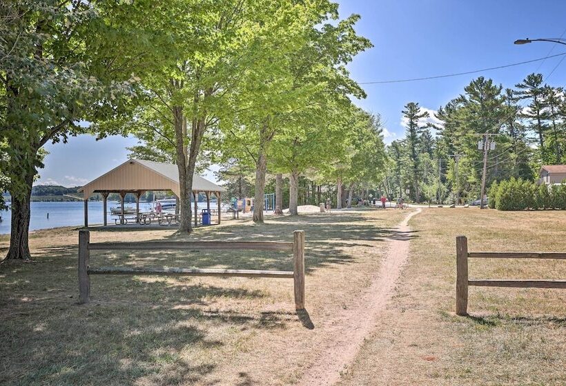 Lakefront  Manitou Cottage  < 1 Mi To Downtown!