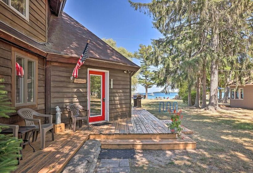 Lakefront Manitou Cottage < 1 Mi To Downtown!
