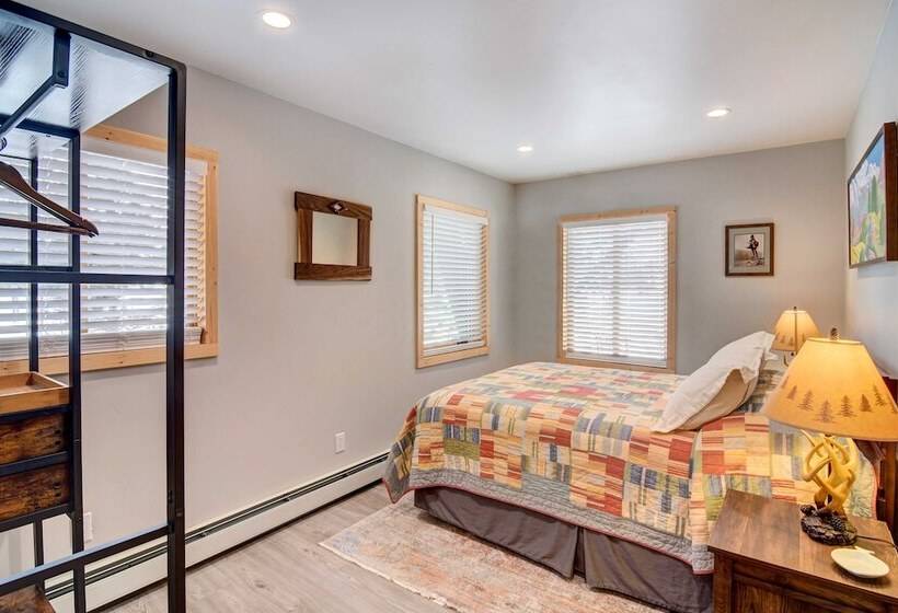 Hot Tub & Mtn Views: Waterfront Grand Lake Cabin!