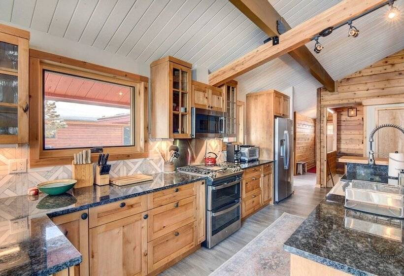 Hot Tub & Mtn Views: Waterfront Grand Lake Cabin!