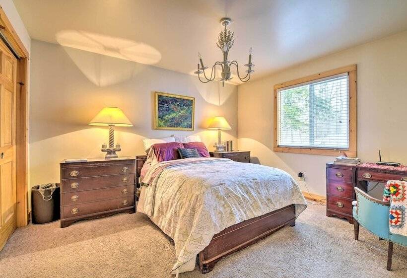 Lakeside Cottage Escape With Private Dock & Deck!