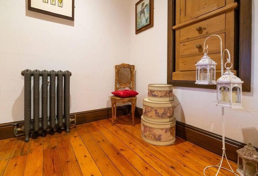 Lakeside Escape, Stone Countryside Cottage