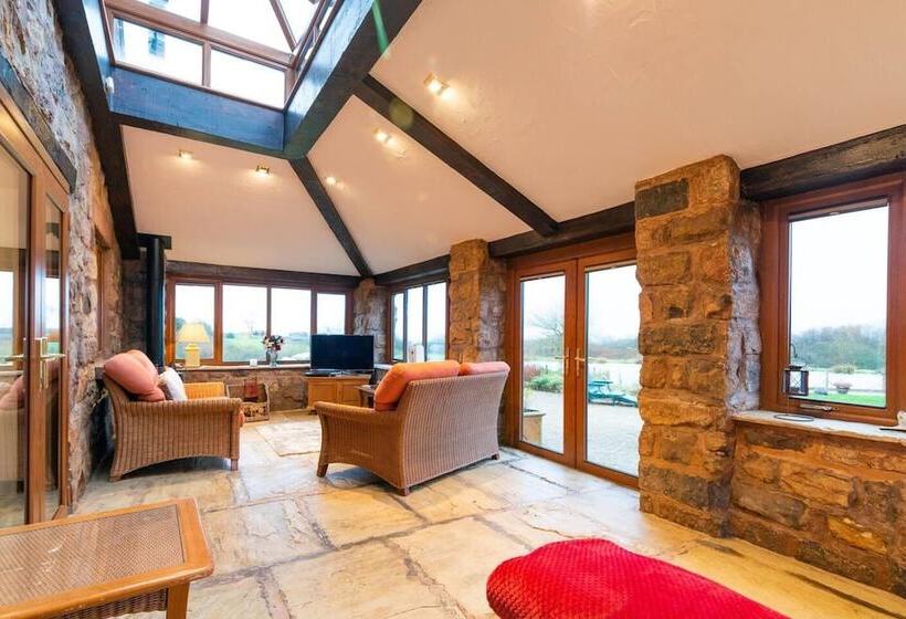 Lakeside Escape, Stone Countryside Cottage