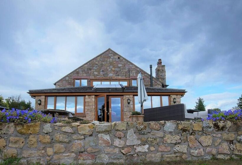 Lakeside Escape, Stone Countryside Cottage