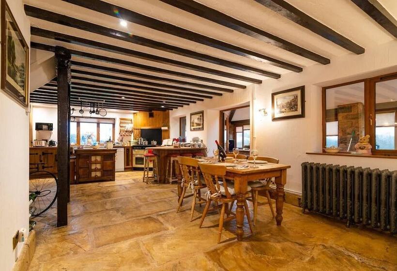 Lakeside Escape, Stone Countryside Cottage