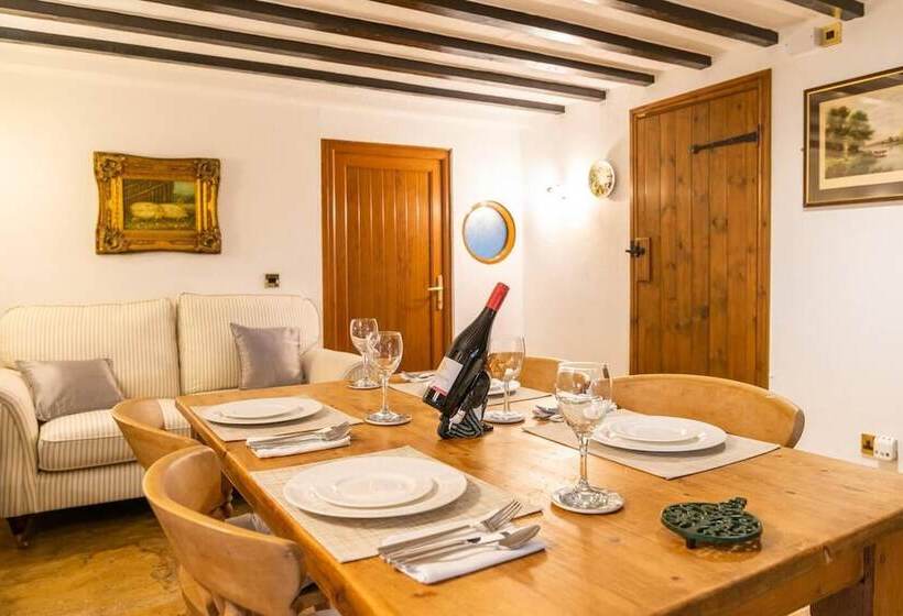 Lakeside Escape, Stone Countryside Cottage