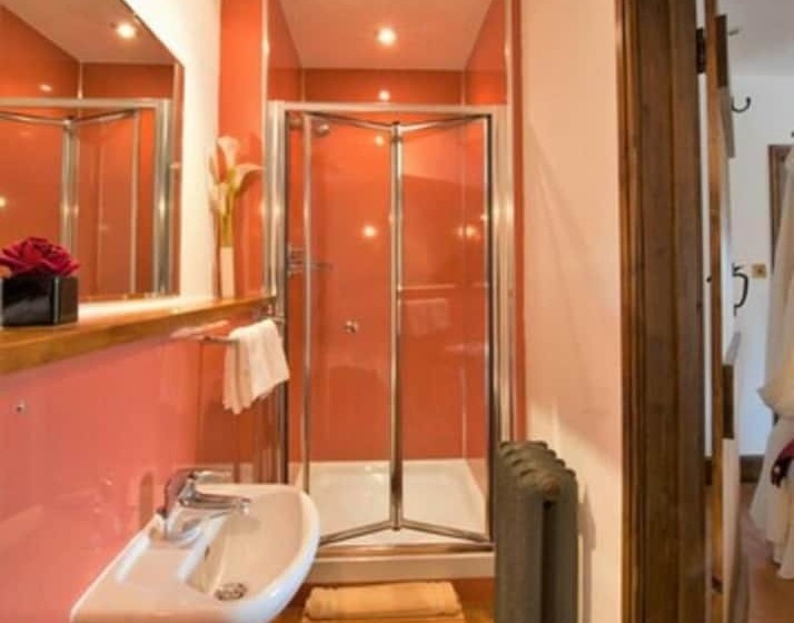 Lakeside Escape, Stone Countryside Cottage