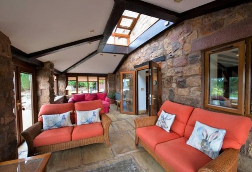 Lakeside Escape, Stone Countryside Cottage