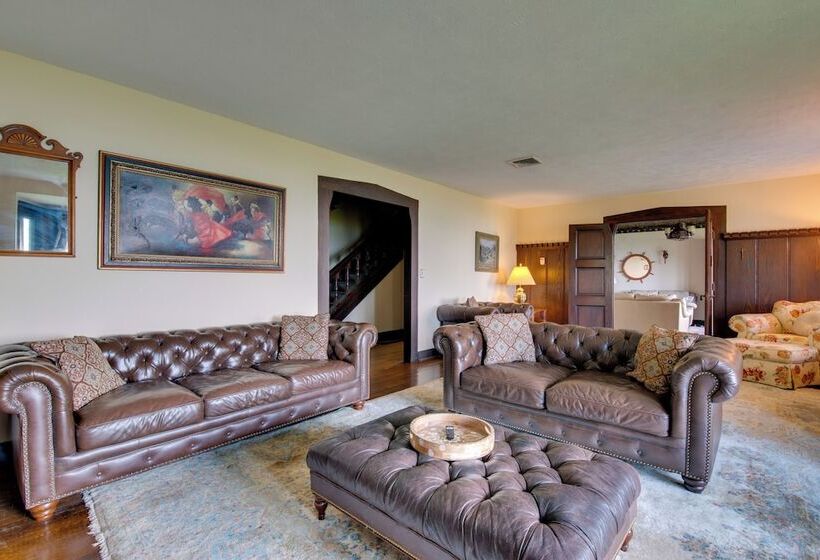 Large Hazleton Home W/ Hot Tub & Mountain Views!