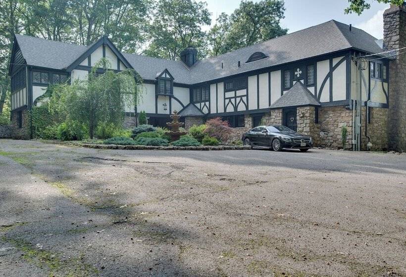 Large Hazleton Home W/ Hot Tub & Mountain Views!