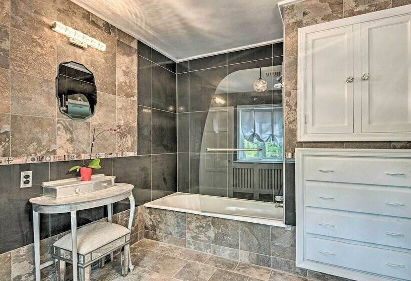 Large Hazleton Home W/ Hot Tub & Mountain Views!