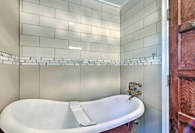 Large Hazleton Home W/ Hot Tub & Mountain Views!