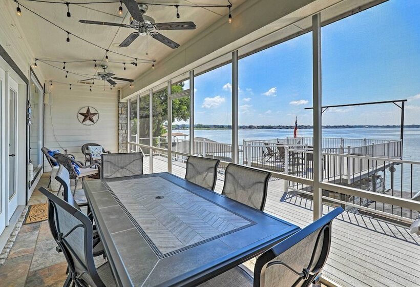 Lavish Lake House, Near Vineyards + Marinas!