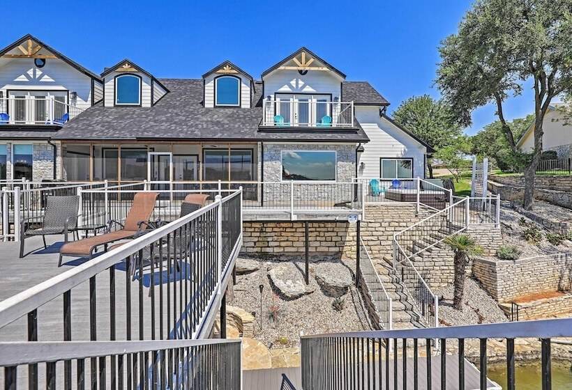 Lavish Lake House, Near Vineyards + Marinas!