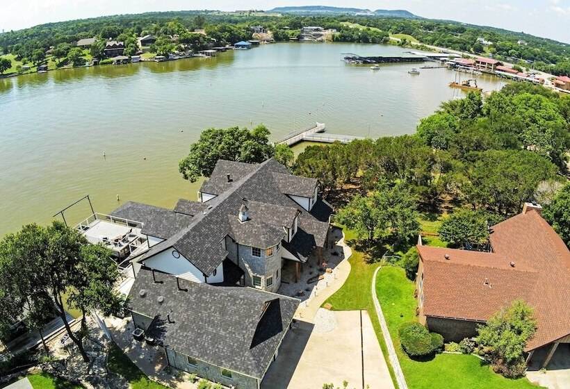 Lavish Lake House, Near Vineyards + Marinas!