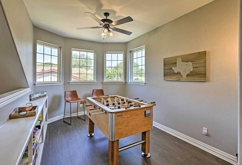 Lavish Lake House, Near Vineyards + Marinas!