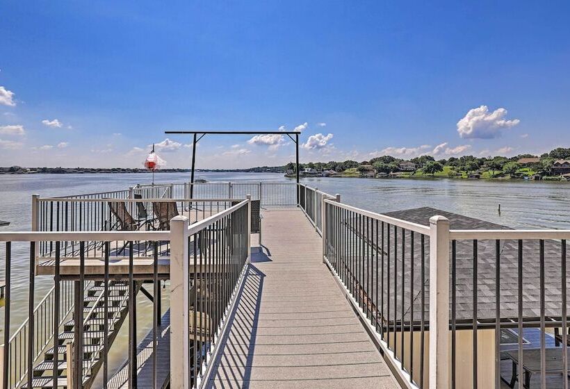 Lavish Lake House, Near Vineyards + Marinas!