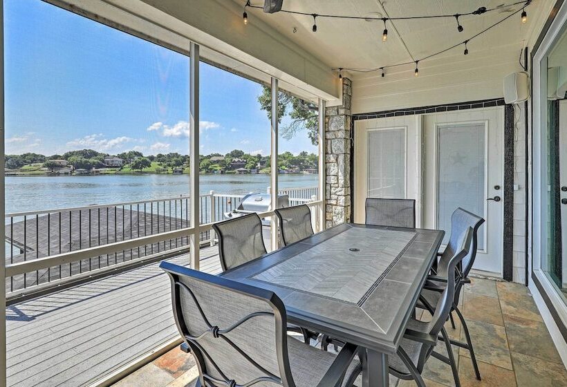 Lavish Lake House, Near Vineyards + Marinas!