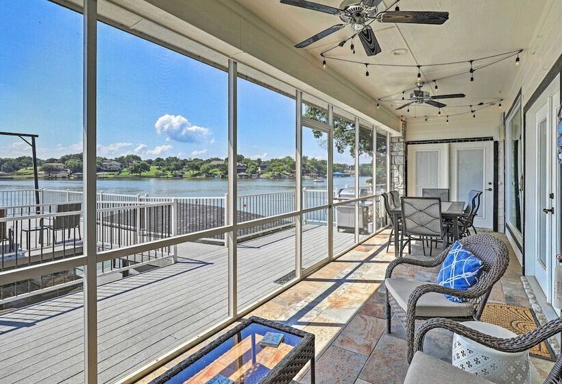 Lavish Lake House, Near Vineyards + Marinas!