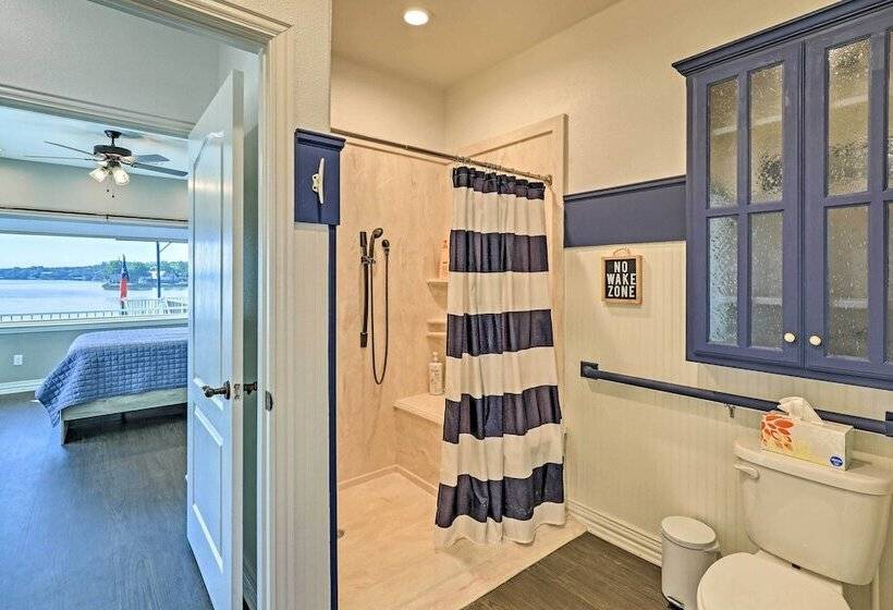 Lavish Lake House, Near Vineyards + Marinas!