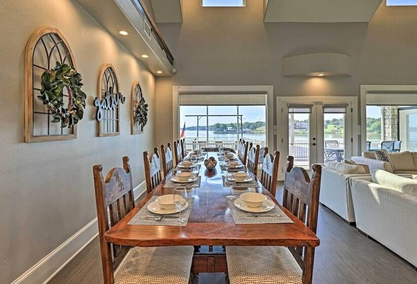 Lavish Lake House, Near Vineyards + Marinas!