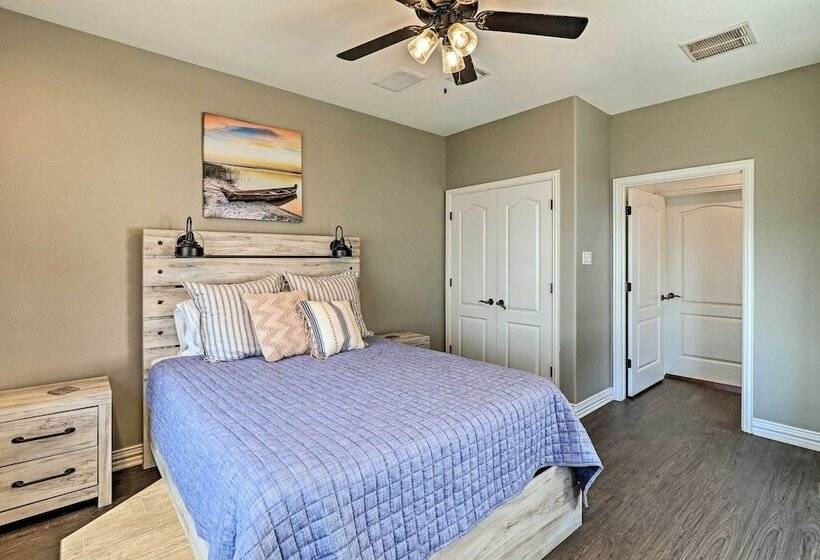 Lavish Lake House, Near Vineyards + Marinas!