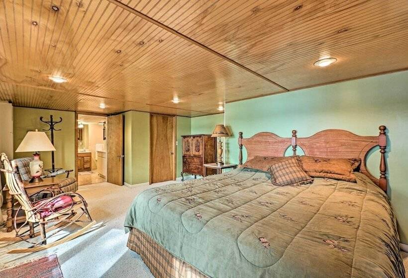 2 Mi To Winery: Le Roy Escape W/ Fire Pit & Views