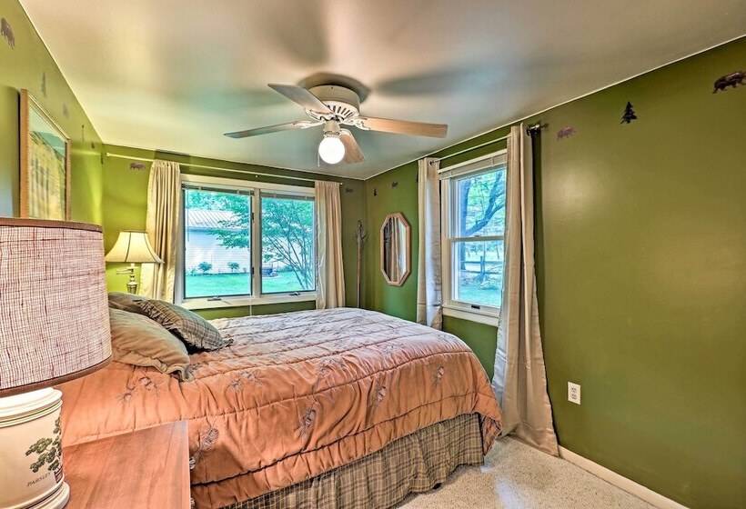 2 Mi To Winery: Le Roy Escape W/ Fire Pit & Views