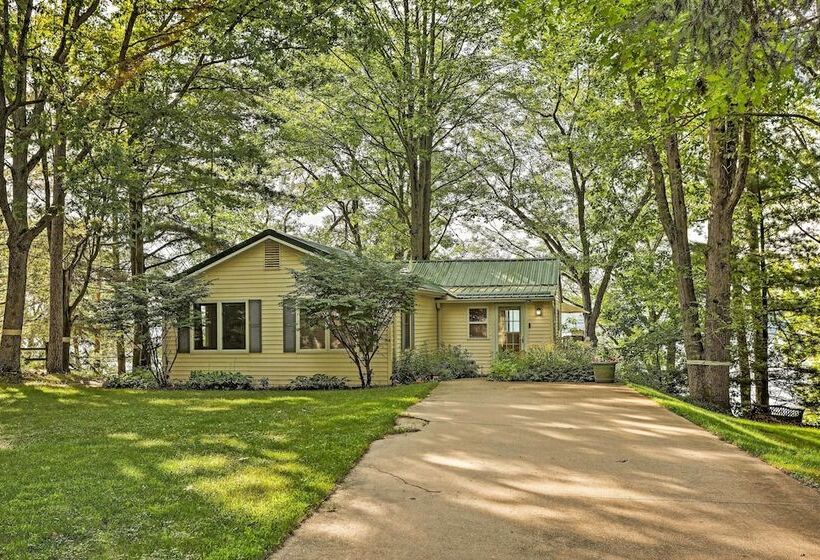 2 Mi To Winery: Le Roy Escape W/ Fire Pit & Views