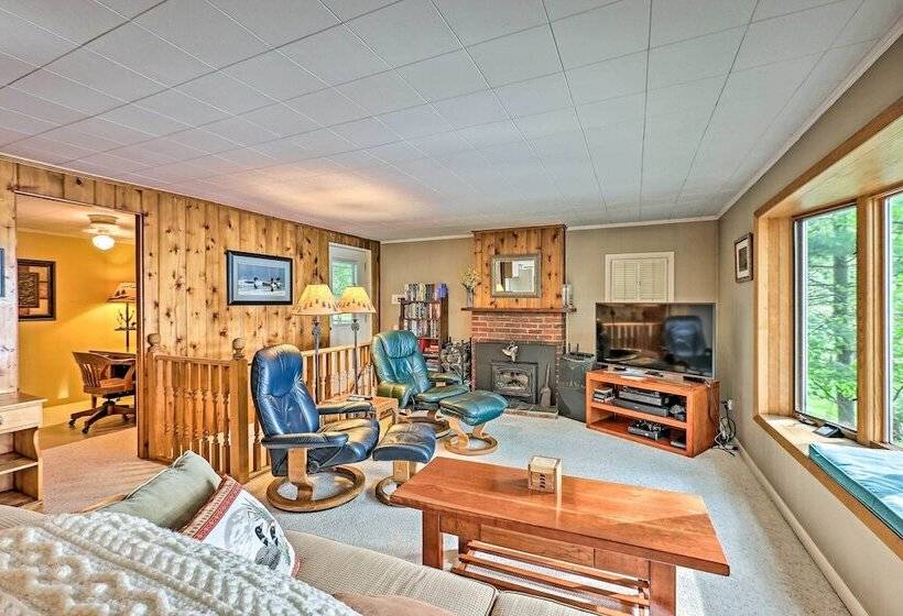 2 Mi To Winery: Le Roy Escape W/ Fire Pit & Views