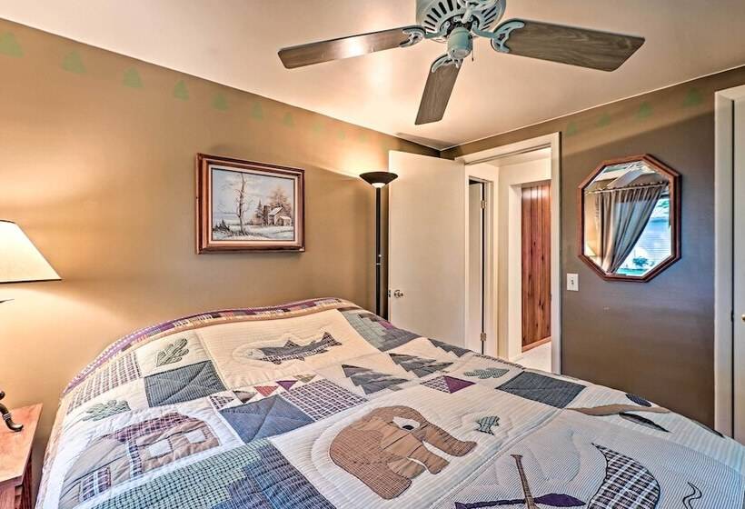 2 Mi To Winery: Le Roy Escape W/ Fire Pit & Views