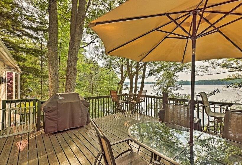 2 Mi To Winery: Le Roy Escape W/ Fire Pit & Views