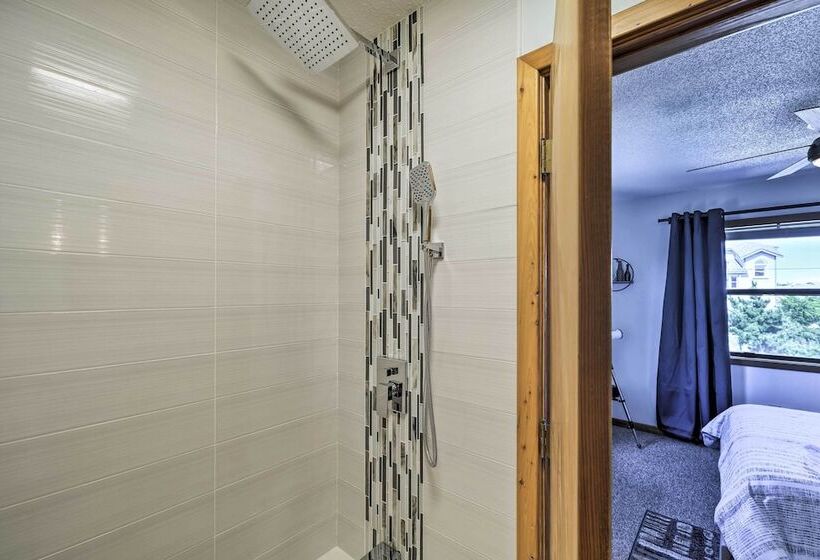 Lovely Avon Home: Walk To Bay & Boat Launch!