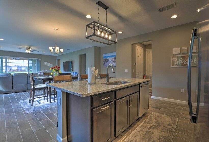 9 Mi To Disney: Home W/ Patio + Community Perks