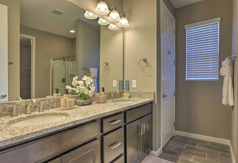 9 Mi To Disney: Home W/ Patio + Community Perks