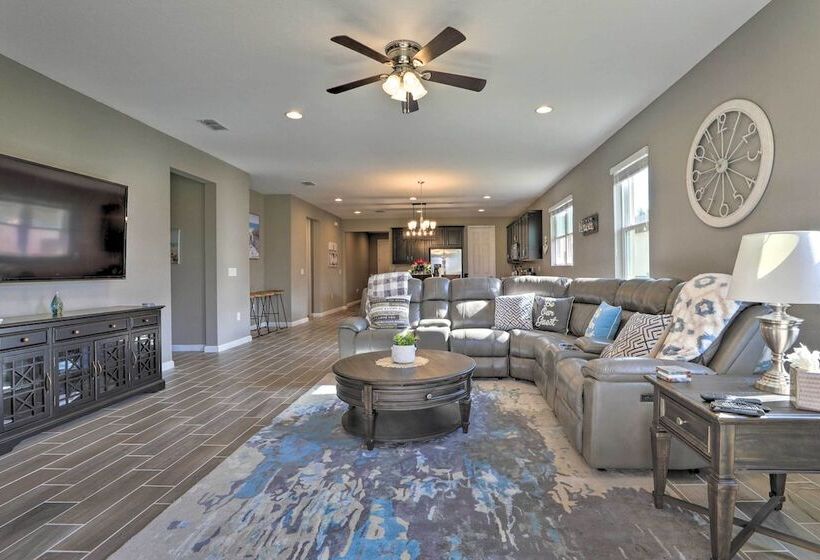 9 Mi To Disney: Home W/ Patio + Community Perks