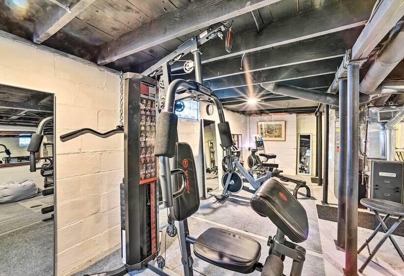 Lovely Dearborn Home W/ Gas Grill & Backyard!