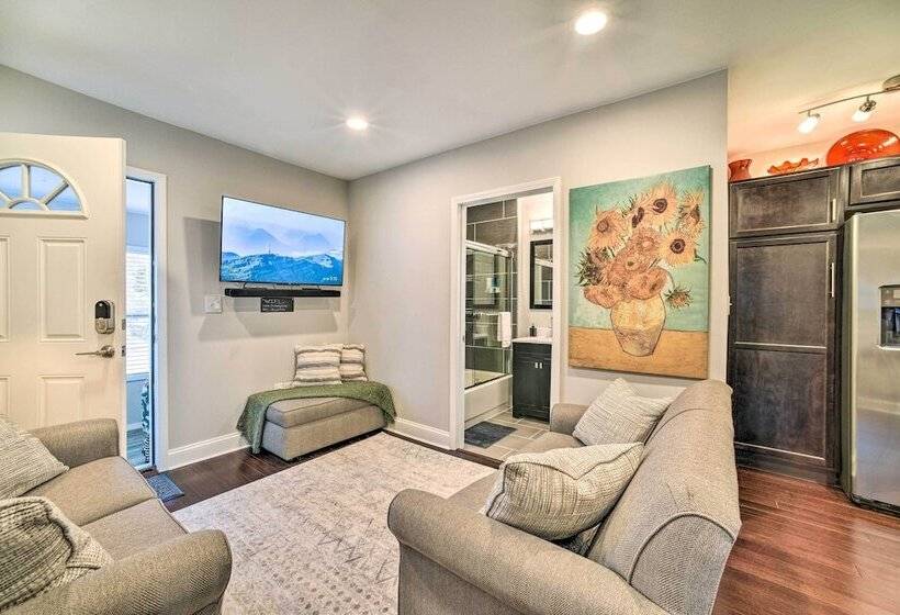 Lovely Dearborn Home W/ Gas Grill & Backyard!