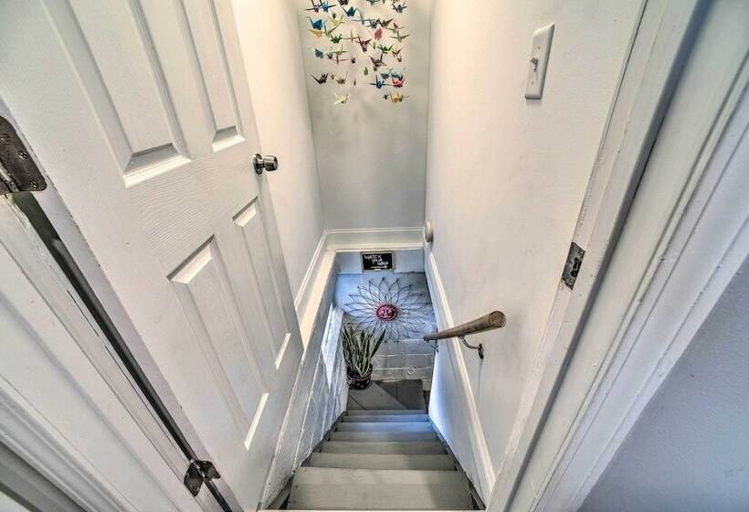 Lovely Dearborn Home W/ Gas Grill & Backyard!