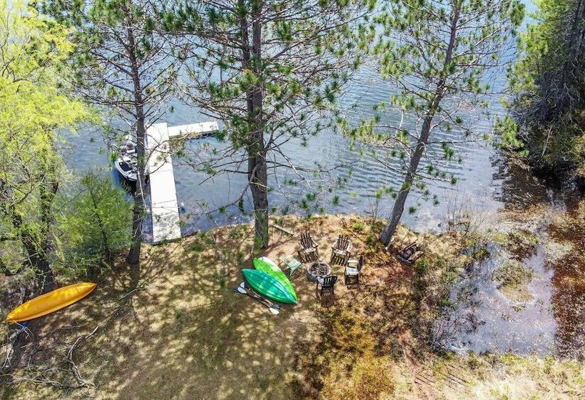 Lovely Lakefront Cottage W/ Fire Pit & Yard!