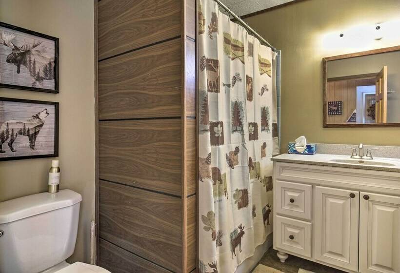 Lovely Lakefront Cottage W/ Fire Pit & Yard!