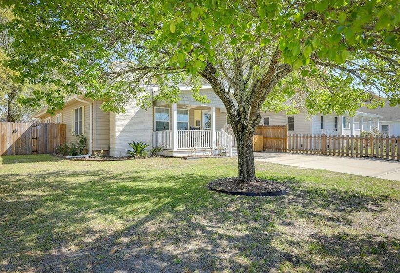 Lovely Morehead City Home W/ Fire Pit & Gas Grill