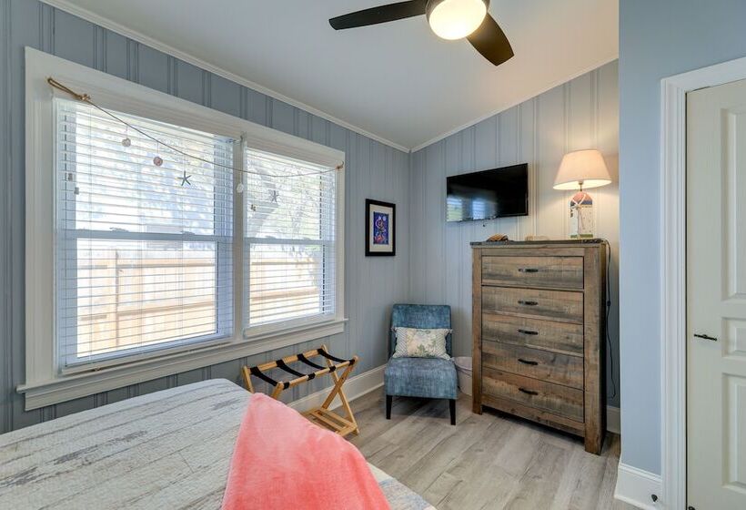 Lovely Morehead City Home W/ Fire Pit & Gas Grill