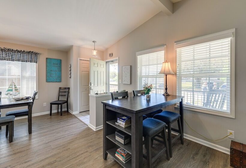 Lovely Morehead City Home W/ Fire Pit & Gas Grill