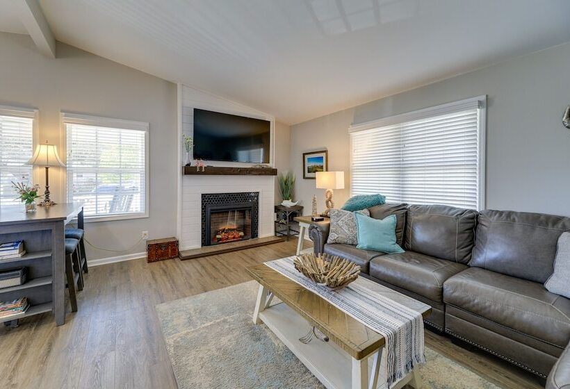 Lovely Morehead City Home W/ Fire Pit & Gas Grill