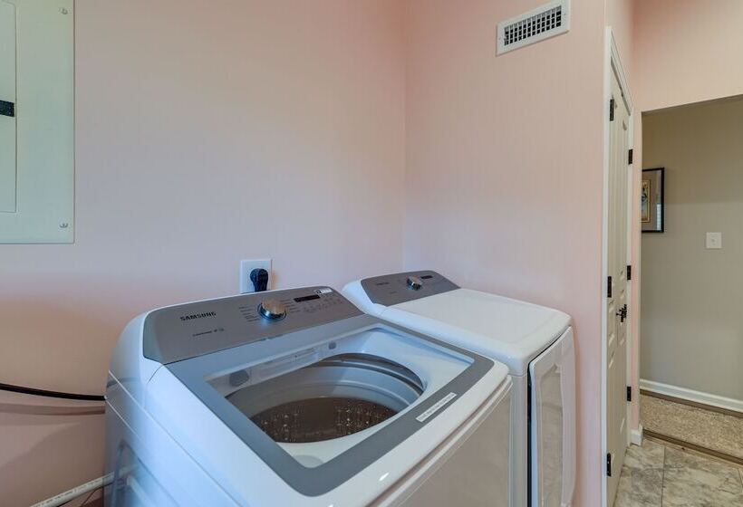 Lovely Morehead City Home W/ Fire Pit & Gas Grill