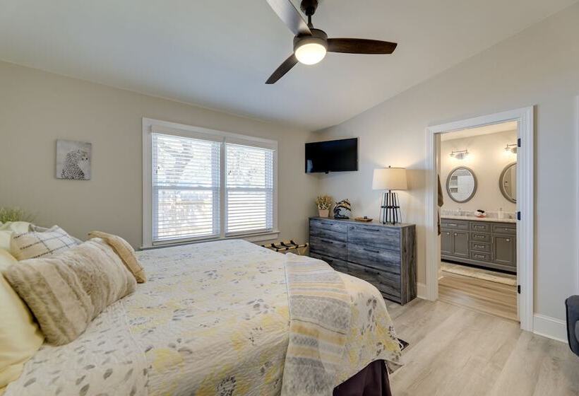 Lovely Morehead City Home W/ Fire Pit & Gas Grill