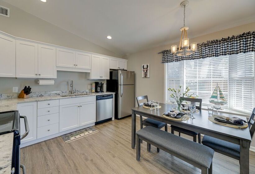 Lovely Morehead City Home W/ Fire Pit & Gas Grill