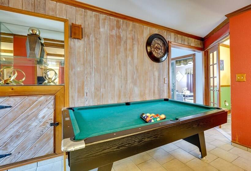 Lovely Ocean Gate Home < 1 Mi To Beach!